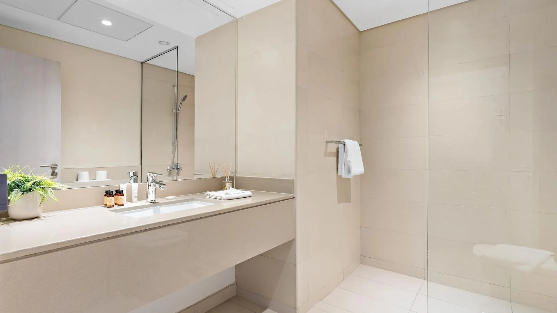Silkhaus Aesthetic 1Bdr With Access To The Canal Abu Dhabi